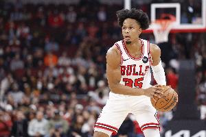 轻伤不下火线！奥科罗防守时有点受伤 但坚持打还打成拉杆2+1