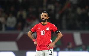 镜报：沙特迫切希望萨拉赫接替C罗成为新的招牌，会将其薪资翻3倍