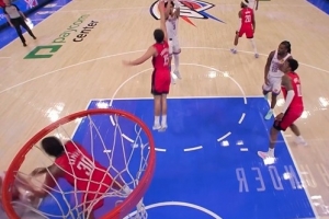 开张！麦凯恩中投稳稳命中 拿到雷霆生涯首分