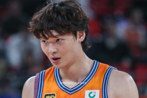 王哲林：为陈林坚的生涯第二春感到开心 他提升了山东的外线进攻