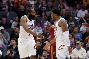 骑士VS掘金首发：哈登&米切尔携手出战 约基奇&穆雷应敌