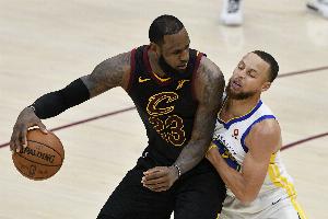 娟儿：客观来说GOAT是詹姆斯 但结合个人情感那就是库里