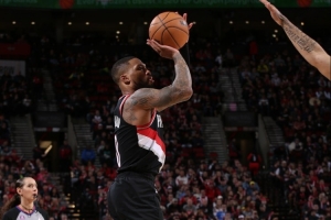 斯普利特：利拉德没打比赛但投三分没问题 他每天可能要投上千次